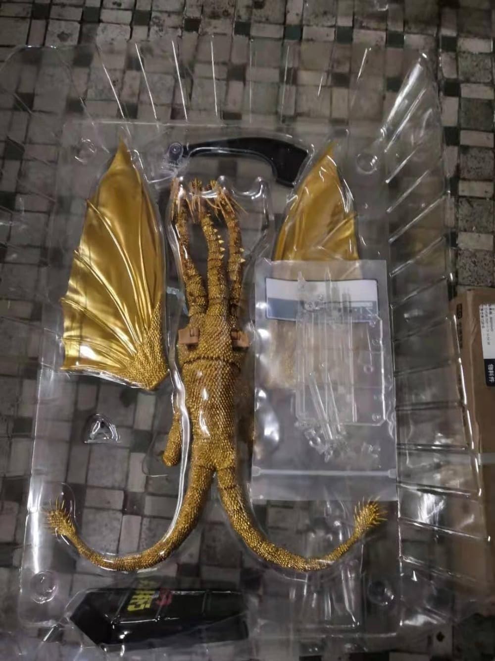 キングギドラ フィギュア 約30cm キングギドラ フィギュア - メルカリ